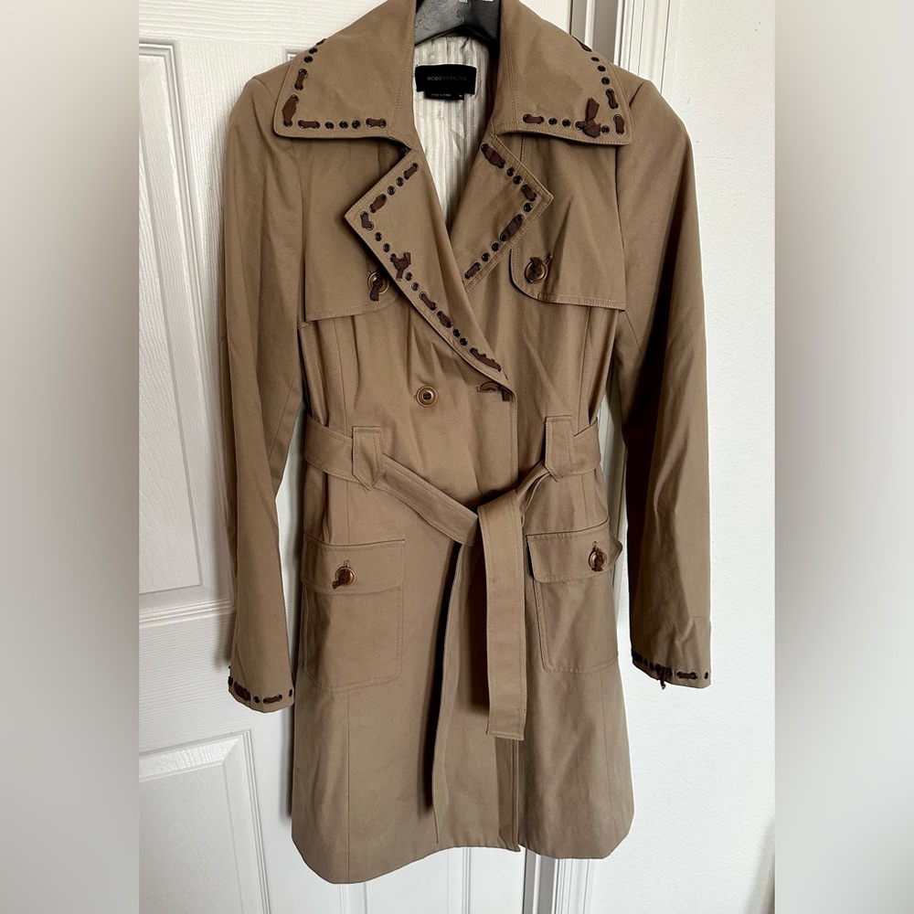 BCBGMAXAZRIA Coat Double breasted with belt and front pockets Color Khaki/Tan